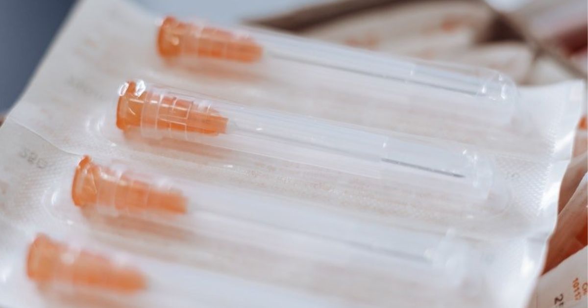 Pharmaceutical needles in sealed packaging